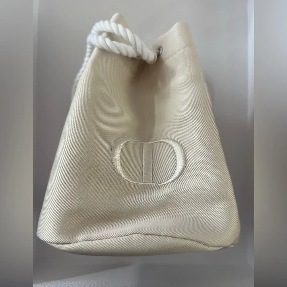 ❌SOLD❌Dior Beige /cream cosmetic convert to crossbody bag - Picture 9 of 13